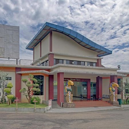 Oyo 89997 Hotel Bumi Kedaton Waterpark Bandar Lampung Zewnętrze zdjęcie