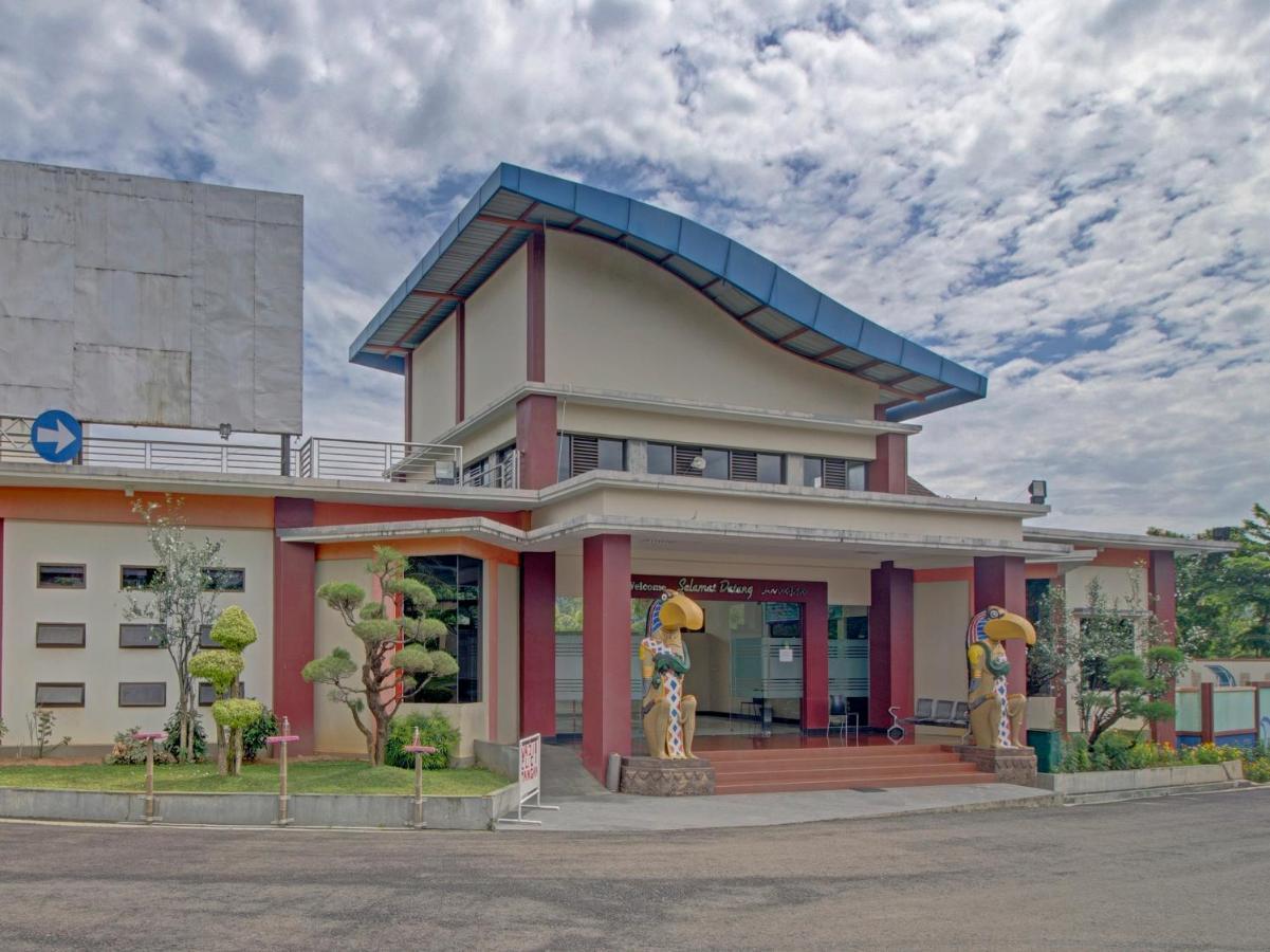 Oyo 89997 Hotel Bumi Kedaton Waterpark Bandar Lampung Zewnętrze zdjęcie