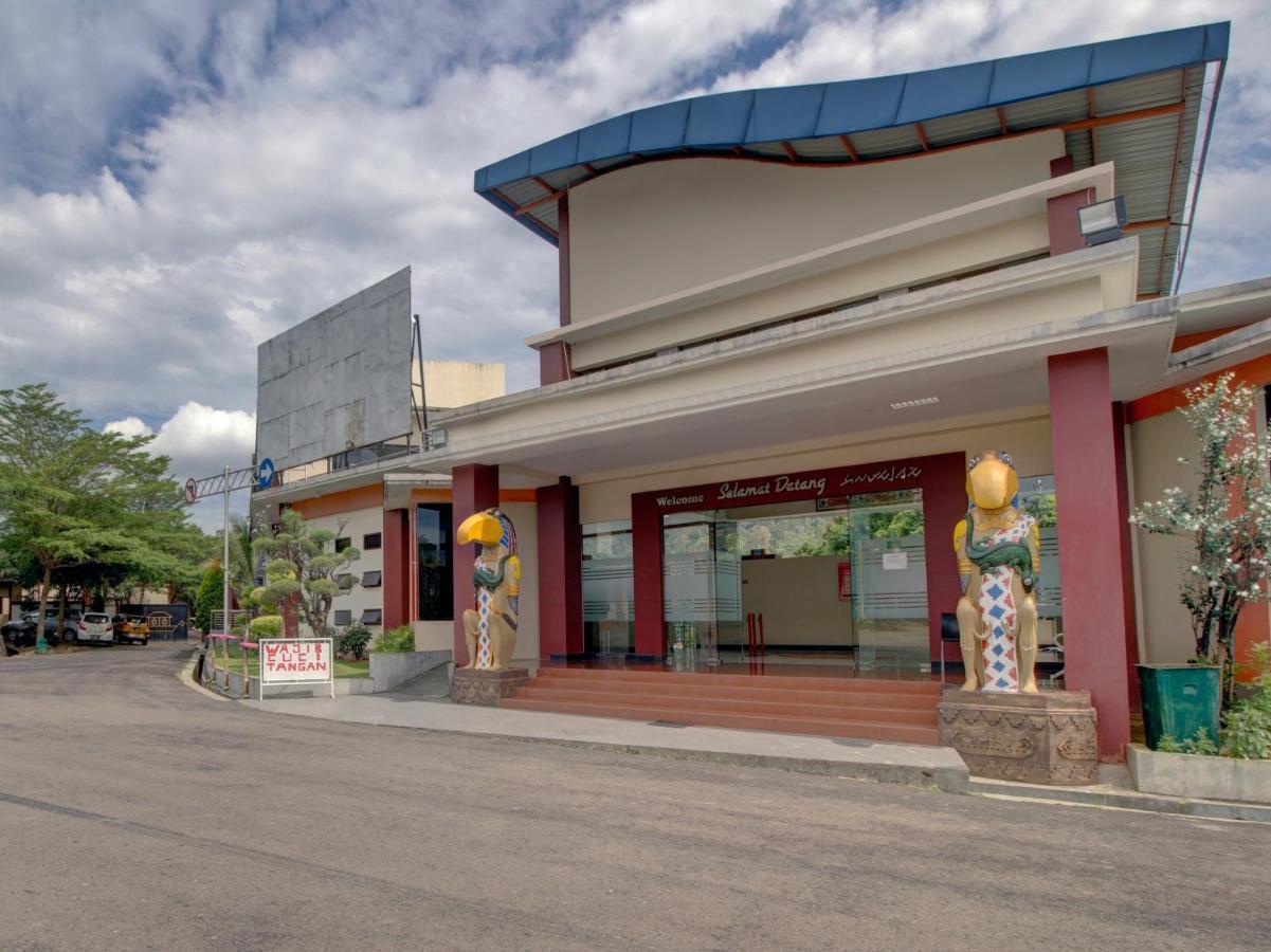 Oyo 89997 Hotel Bumi Kedaton Waterpark Bandar Lampung Zewnętrze zdjęcie