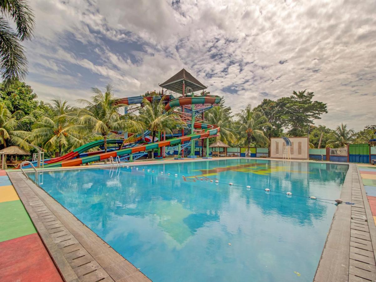 Oyo 89997 Hotel Bumi Kedaton Waterpark Bandar Lampung Zewnętrze zdjęcie