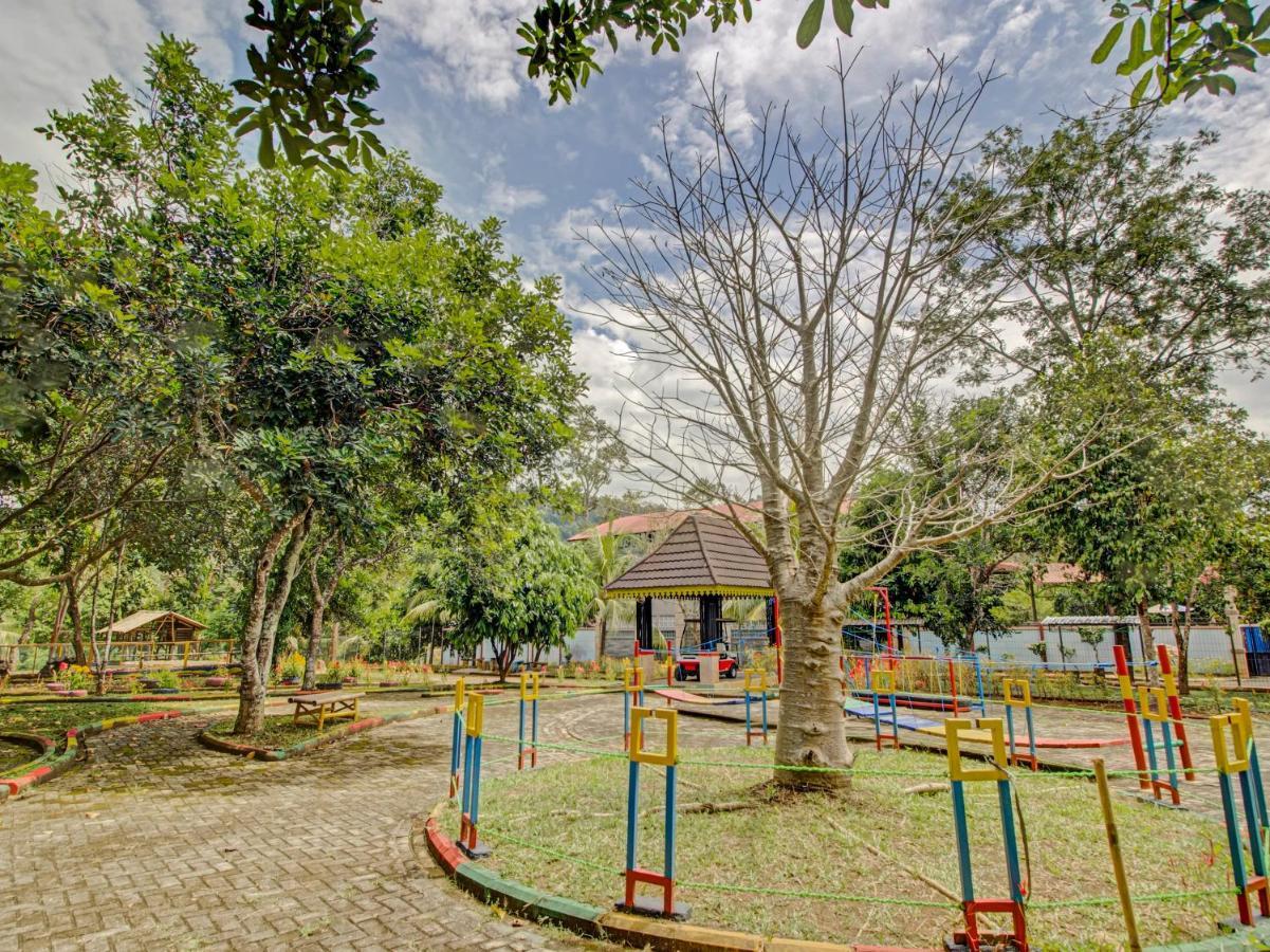 Oyo 89997 Hotel Bumi Kedaton Waterpark Bandar Lampung Zewnętrze zdjęcie