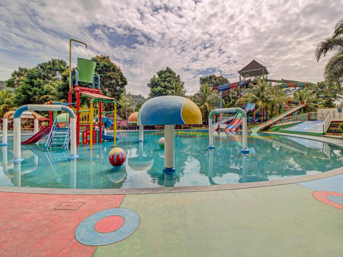 Oyo 89997 Hotel Bumi Kedaton Waterpark Bandar Lampung Zewnętrze zdjęcie