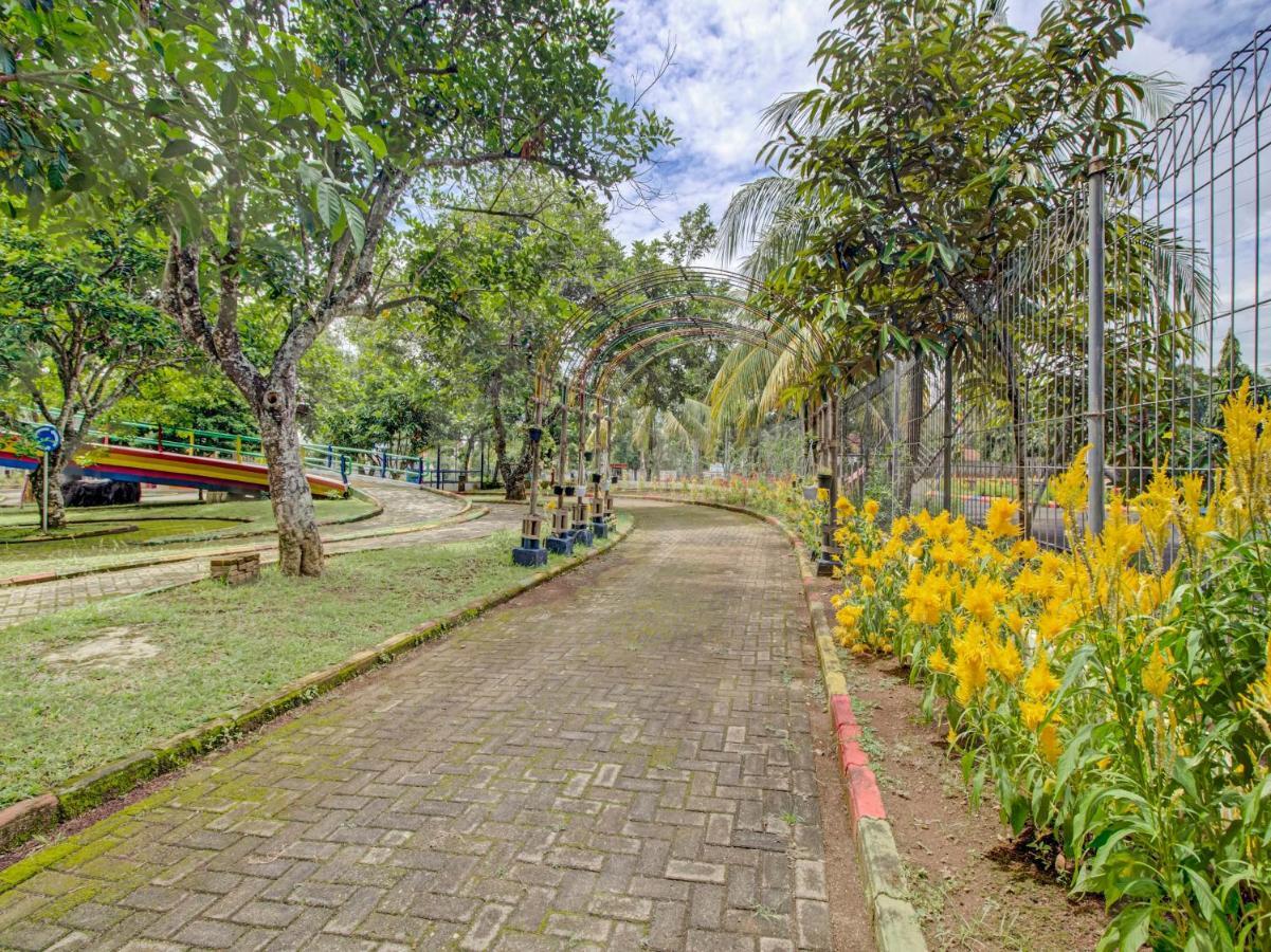 Oyo 89997 Hotel Bumi Kedaton Waterpark Bandar Lampung Zewnętrze zdjęcie