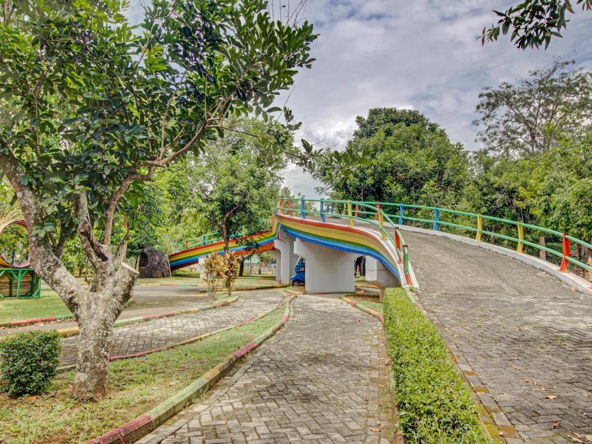 Oyo 89997 Hotel Bumi Kedaton Waterpark Bandar Lampung Zewnętrze zdjęcie